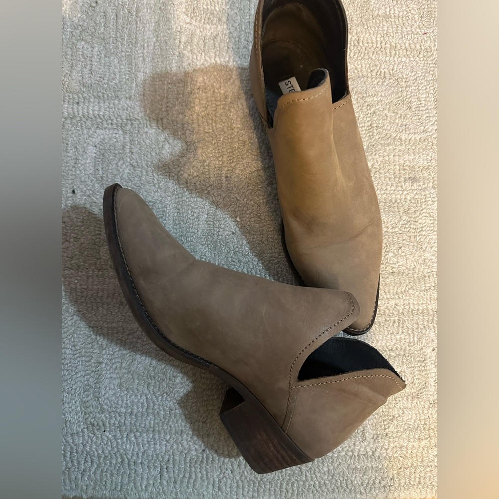 Steve Madden Adelphi Taupe Booties - size 8.5